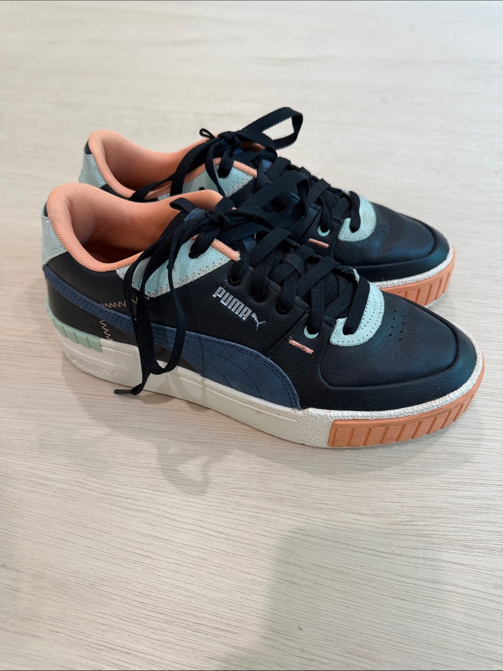 Puma Black Navy & Mint Low-Top Sneakers with Peach Lining
